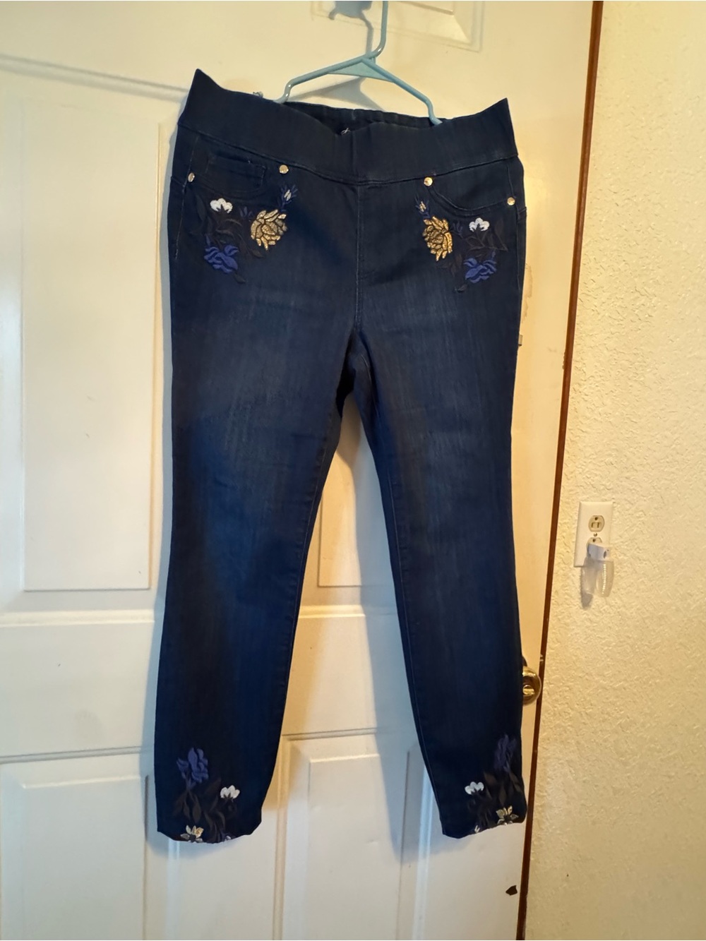 Thalia Sodi Dark Blue Embroidered Ankle Jeans